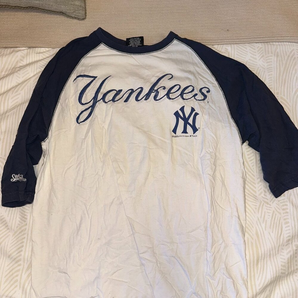 New York Yankees blue and white baseball t-shirt